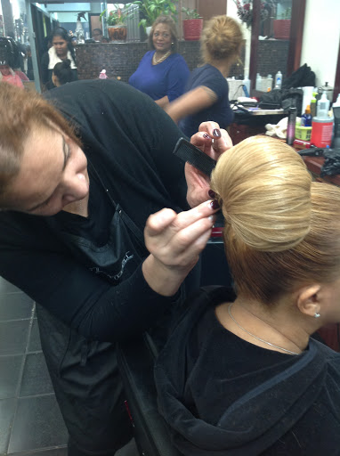 Beauty Salon «La Nueva Mega Beauty Salon», reviews and photos, 225 Smith St # B, Perth Amboy, NJ 08861, USA