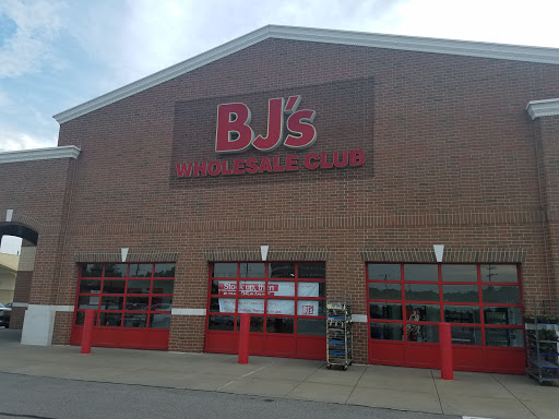 Shopping Mall «Southland Shopping Center», reviews and photos, 6944 W 130th St, Middleburg Heights, OH 44130, USA