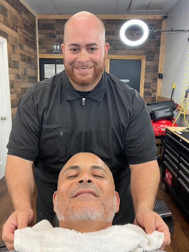 Hair Salon «Gold Cut Barber Shop», reviews and photos, 7031 W Hillsborough Ave, Tampa, FL 33634, USA