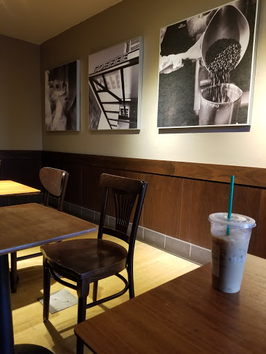 Coffee Shop «Starbucks», reviews and photos, 2450 E Main St, Bexley, OH 43209, USA