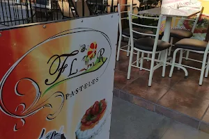 Cafetería La Flor image