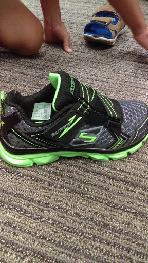 Shoe Store «Famous Footwear», reviews and photos, 3282 N John Young Pkwy, Kissimmee, FL 34741, USA