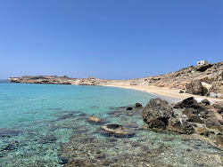 Marmara Beach'in fotoğrafı dağlarla çevrili