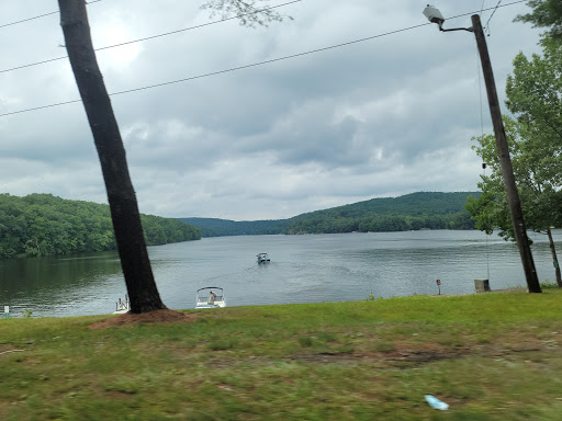 Hamburger Restaurant «Lake Zoar Drive In», reviews and photos, 14 Roosevelt Dr, Stevenson, CT 06491, USA