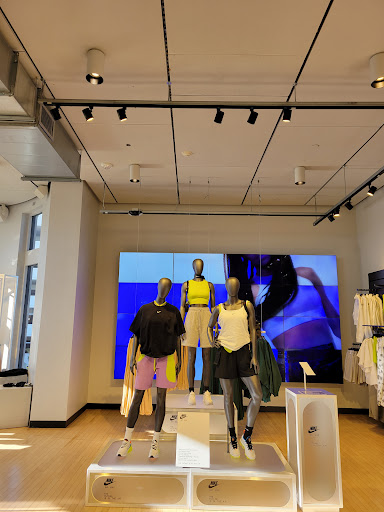 Clothing Store «Nike The Grove», reviews and photos, 189 The Grove Dr, Los Angeles, CA 90036, USA