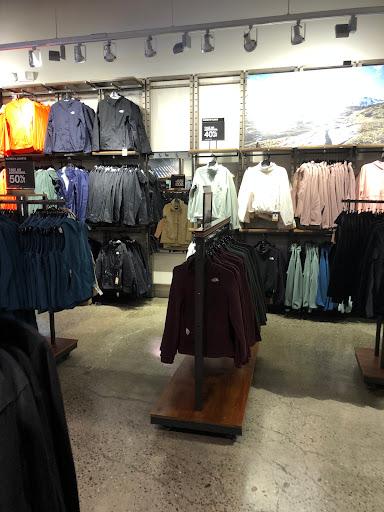 Clothing Store «The North Face Outlet», reviews and photos, 366 Nut Tree Rd, Vacaville, CA 95687, USA