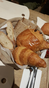 Croissant du Restaurant servant le petit-déjeuner Le Pain Quotidien à Paris - n°5