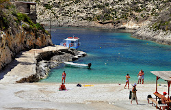Zdjęcie Porto Vromi Beach poparte klifami