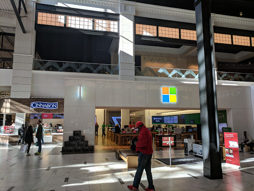 Microsoft Store, 160 Easton Square Pl, Columbus, OH 43219, USA, 