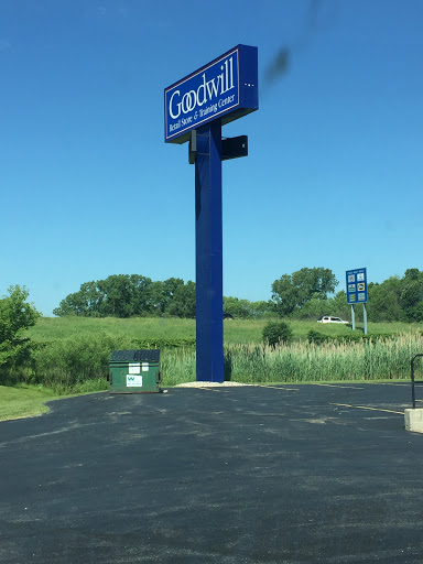 Thrift Store «Darboy Goodwill Retail Store & Training Center», reviews and photos