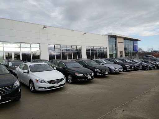 Volvo Dealer «The Autobarn Volvo Cars of Oak Park», reviews and photos, 1140 Garfield St, Oak Park, IL 60304, USA