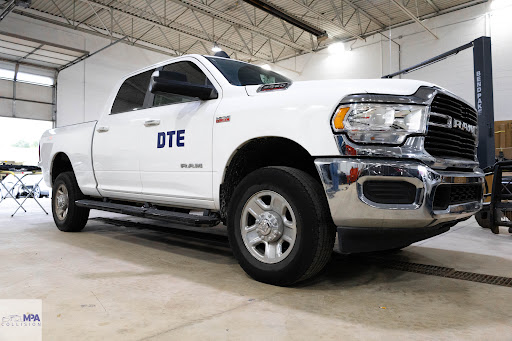 Auto Body Shop «Gales Body Shop», reviews and photos, 12859 Levan Rd, Livonia, MI 48150, USA