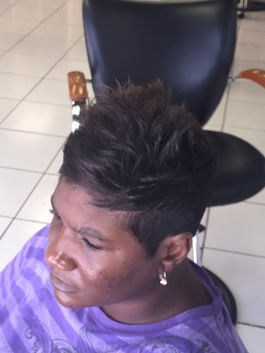 Beauty Salon «Blew Chocolate Salon», reviews and photos, 701 N Fort Harrison Ave, Clearwater, FL 33755, USA