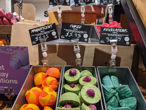 Cosmetics Store «Lush Cosmetics», reviews and photos, 3915 W 50th St, Edina, MN 55424, USA