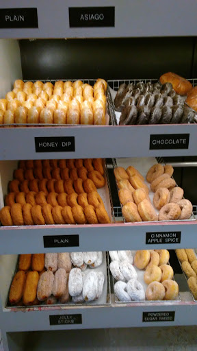 Bakery «Country Kitchen Donuts and Coffee», reviews and photos, 745 Main St, Walpole, MA 02081, USA