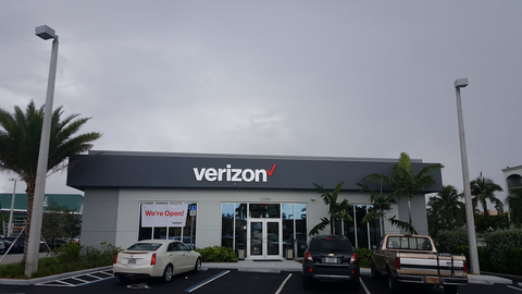 Verizon, 12190 Biscayne Blvd, North Miami, FL 33181, USA, 