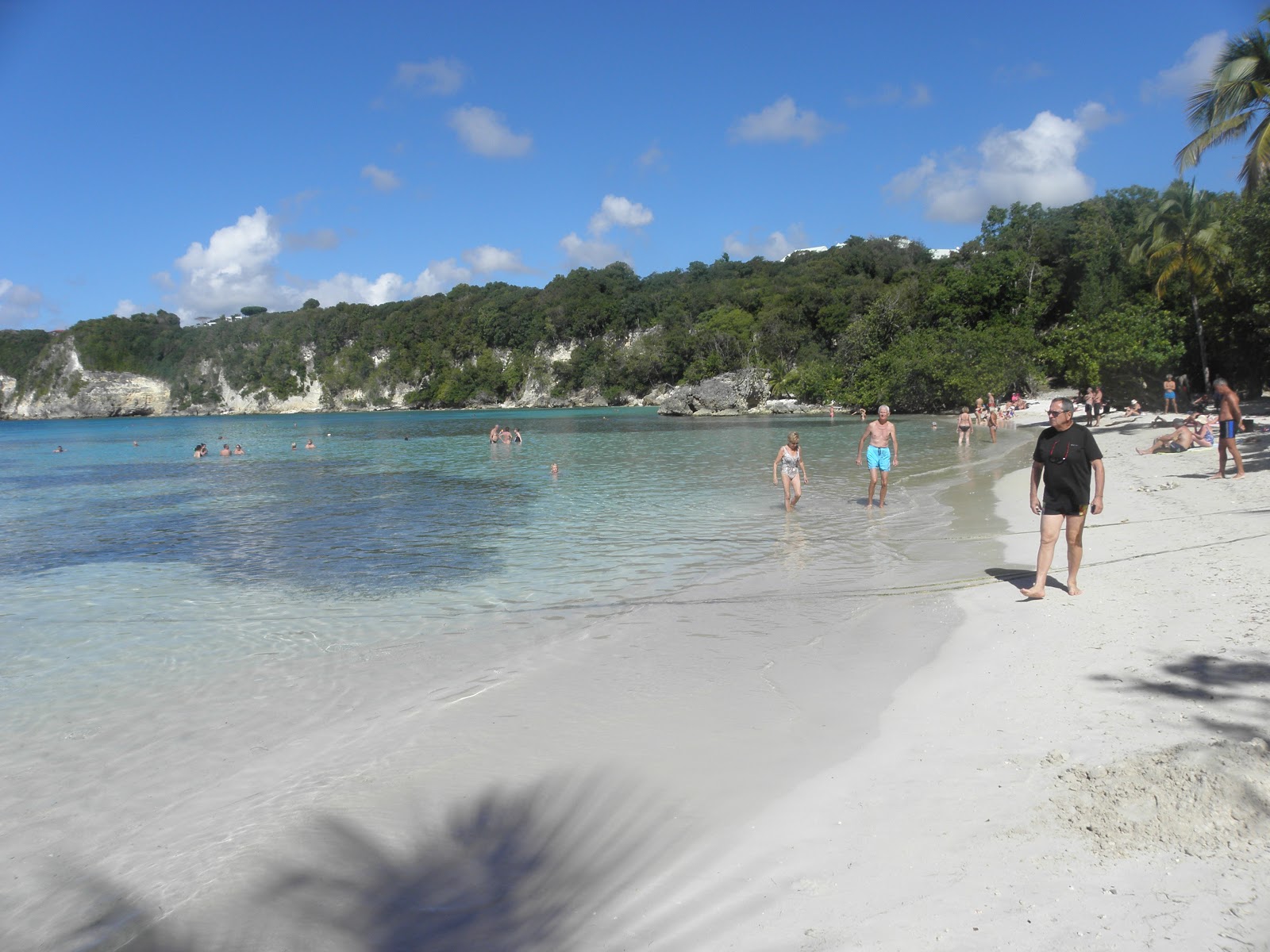 Plage de la Caye d'argent'in fotoğrafı parlak ince kum yüzey ile