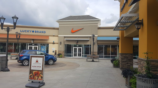 Shopping Mall «Asheville Outlets», reviews and photos, 800 Brevard Rd, Asheville, NC 28806, USA