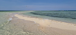 Foto von Salah island mit eine gerade küstenlinie