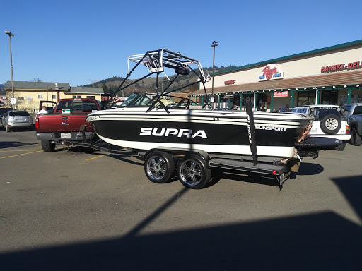 Grocery Store «Rays Food Place», reviews and photos, 875 Redwood Dr, Garberville, CA 95542, USA