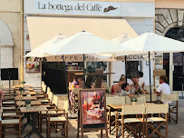 Atmosphère du Pizzeria La bottega del Caffè à Cannes - n°3