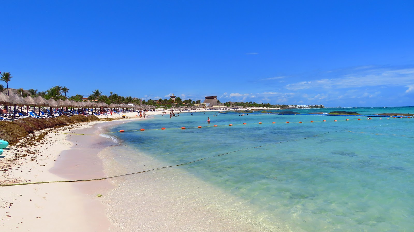 Zdjęcie Playa Aventuras z przestronna plaża