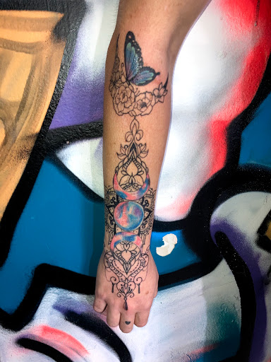 Tattoo Shop «TATTED LOOSE TATTOO STUDIO», reviews and photos, 1914 N Dixie Hwy, Hollywood, FL 33020, USA