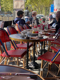 Atmosphère du Restaurant libanais Naï Brasserie.... Bar à Paris - n°19