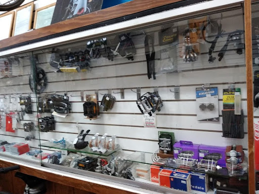 Bicycle Store «Roberts Cycle Shop Chicago», reviews and photos, 7054 N Clark St, Chicago, IL 60626, USA