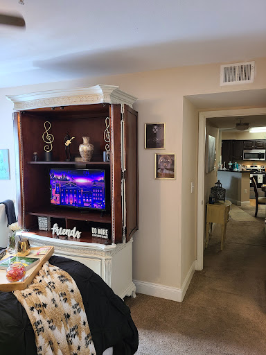 Used Furniture Store «C&D Second Chance», reviews and photos, 201 N Poplar Ave, Sanford, FL 32771, USA