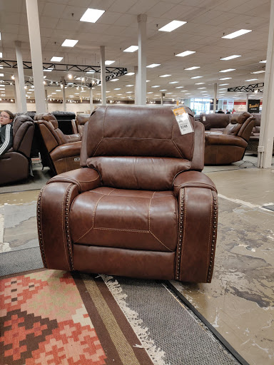 Furniture Store «The Dump Furniture Outlet», reviews and photos, 801 N Military Hwy, Norfolk, VA 23502, USA