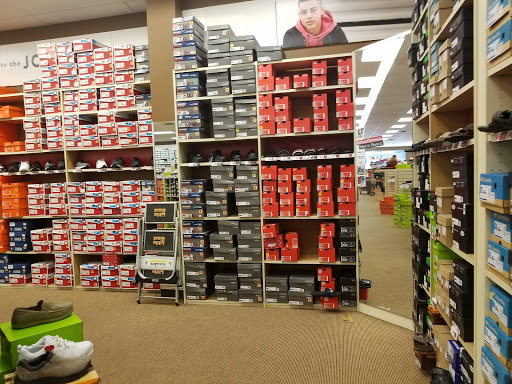 Shoe Store «Famous Footwear», reviews and photos, 975 I-30 Frontage Rd, Rockwall, TX 75087, USA