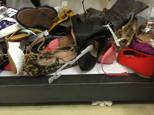 Clothing Store «Old Navy», reviews and photos, 1459 New Britain Ave, West Hartford, CT 06110, USA