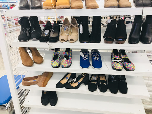 Clothing Store «Ross Dress for Less», reviews and photos, 3129 Market Center Drive, Morrisville, NC 27560, USA