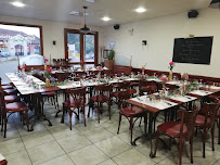 Atmosphère du Restaurant Brasserie Alixone à Jons - n°2