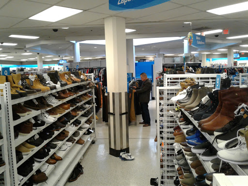 Clothing Store «Ross Dress for Less», reviews and photos, 13750 Riverside Dr, Sherman Oaks, CA 91423, USA