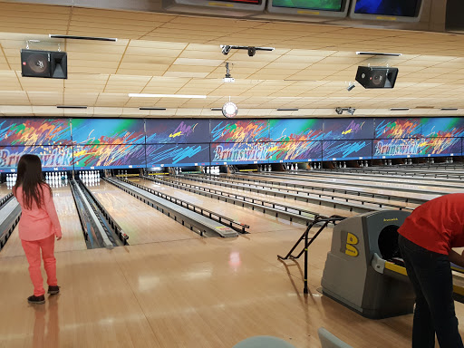Bowling Alley «Brunswick Zone Playmor Bowl», reviews and photos, 5840 Buttermilk Hollow Rd, Pittsburgh, PA 15207, USA