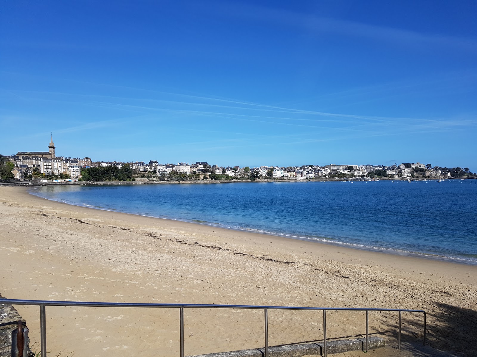 Foto von Plage du Prieure mit beiger sand Oberfläche