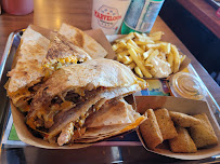 Plats et boissons du Restaurant halal Marvelous Burger & Hot Dog à Plaisir - n°4