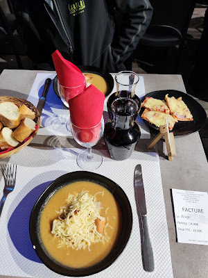 Restaurant routier avec parking ombragé à Limalonges