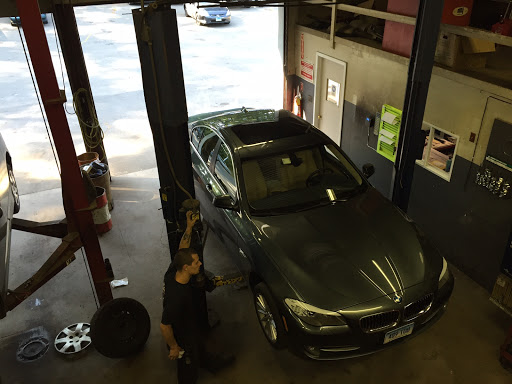 Auto Repair Shop «Checkered Flag Auto Repair», reviews and photos, 174 Hartford Ave, East Granby, CT 06026, USA
