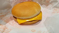 Cheeseburger du Restauration rapide McDonald's à Évry-Courcouronnes - n°19