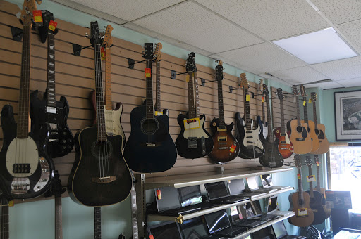 Pawn Shop «Gold Star Jewelry & Coin Co.», reviews and photos, 7048 N Clark St, Chicago, IL 60626, USA