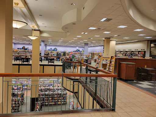 Book Store «Barnes & Noble», reviews and photos, 47 E Chicago Ave, Naperville, IL 60540, USA