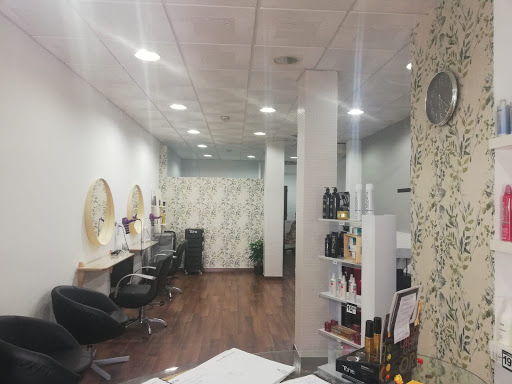 Peluquería Xtylos en Palomares del Río, Sevilla