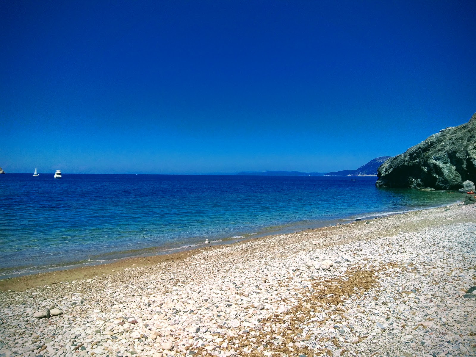 Φωτογραφία του Spiaggia Le Viste υποστηρίζεται από βράχους