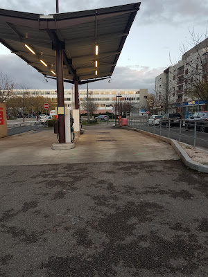 Station Carrefour Market Saint-Priest à Saint-Priest