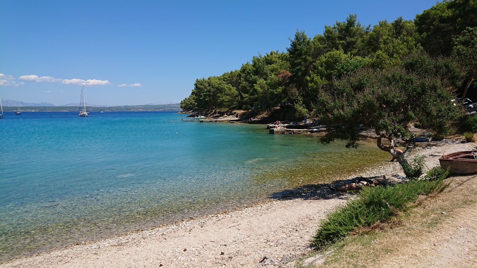 Foto van Gornja Krusica beach met turquoise puur water oppervlakte
