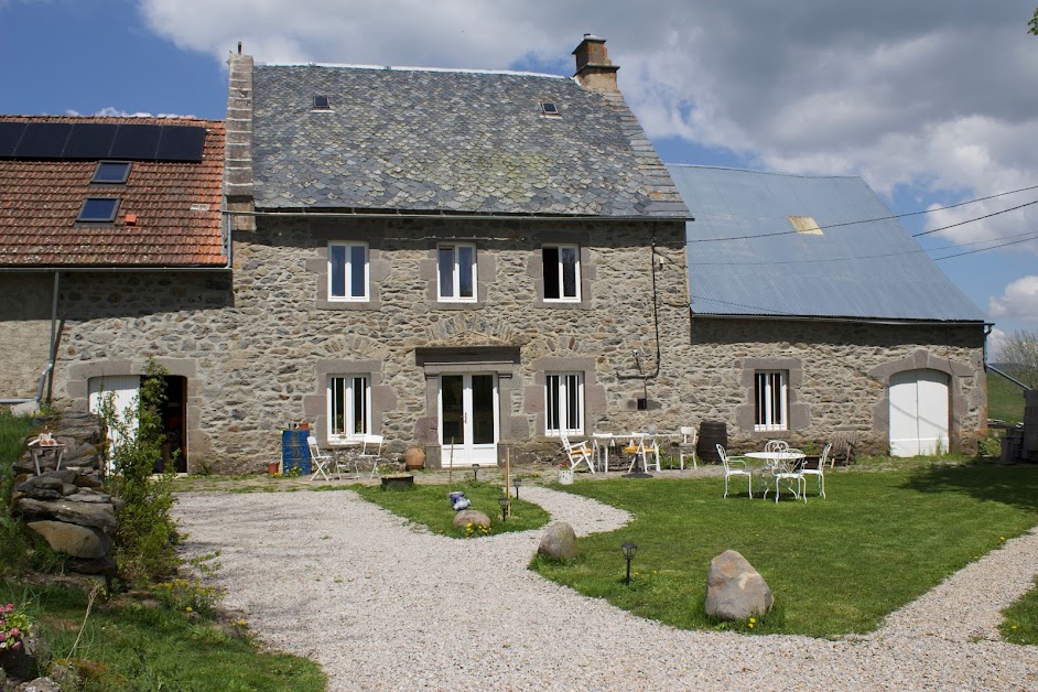 Chambre d'hôtes , camping et gîte Chez de Vergne à Chanterelle (Cantal 15)