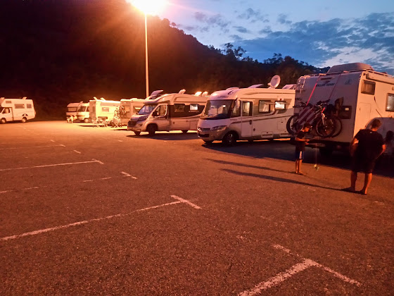 Extérieur hôtels Parking Cahors 46000 Cahors